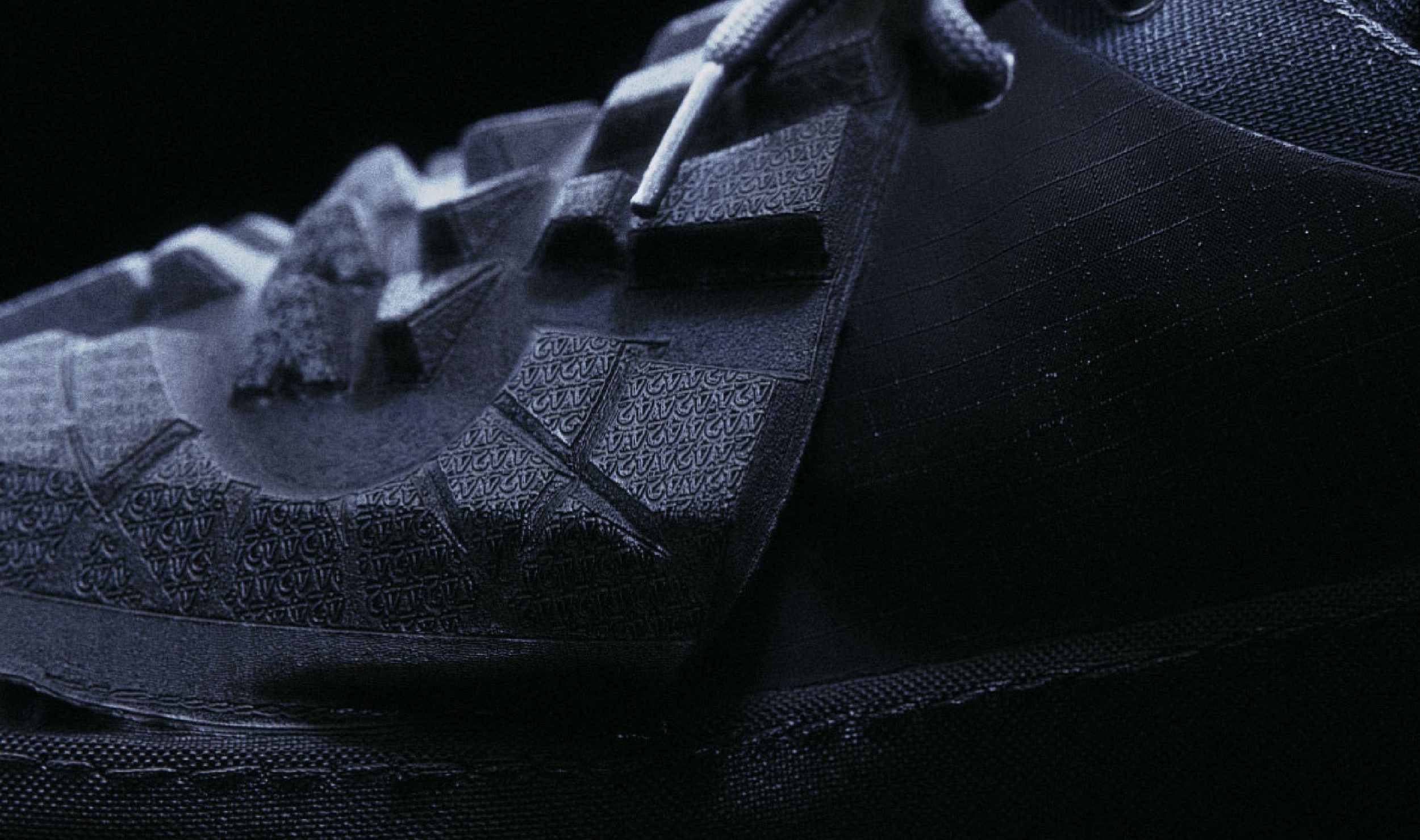 424 Marathon Runner — close-up of material detail